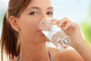 Πίνοντας νερό σε μια δίαιτα για τεμπέληδες